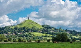 Glastonbury_Tor-_View_of_an_iconic_landmark_(geograph_5500644)