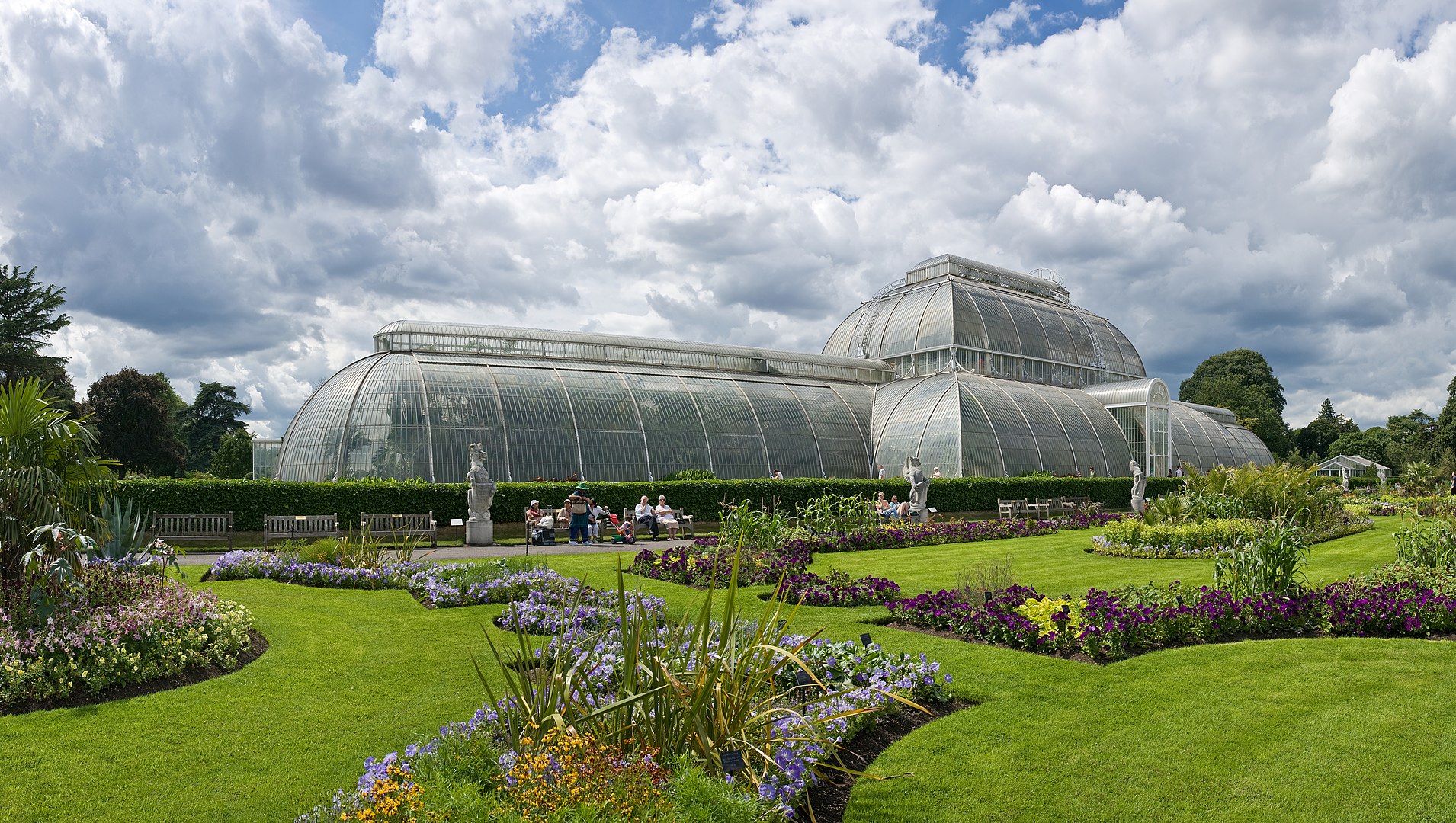 1910px-Kew_Gardens_Palm_House,_London_-_July_2009